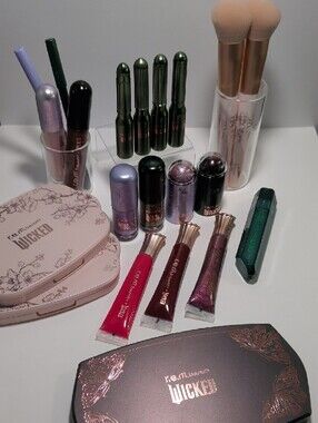 Complete R.e.m. Beauty x Wicked For Good Collection (Brush x2)